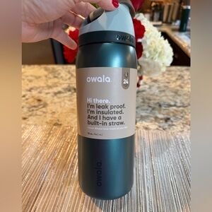 NEW Owala Special Edition Stainless Steel FreeSip Water Bottle In Wintergreen